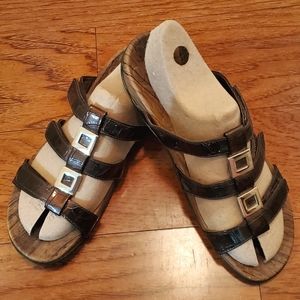 Vionic Patent (Man made) Leather Sandals Size 8/Eur 39